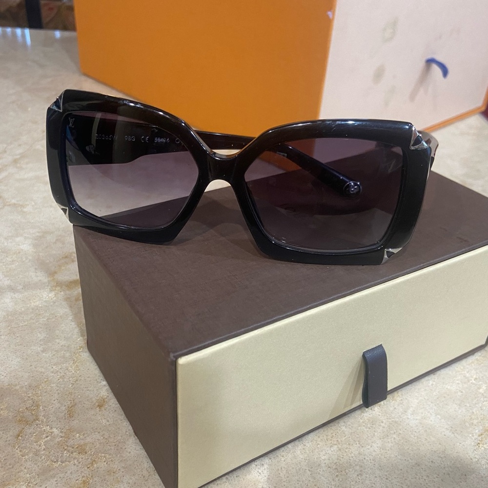 Louis Vuitton black womens sunglasses